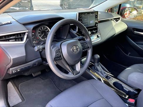 Used 2021 Toyota Corolla LE image 18