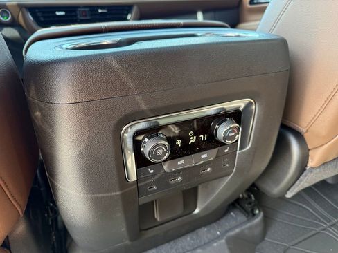 New 2026 Chevrolet Suburban High Country AWD/4WD image 18