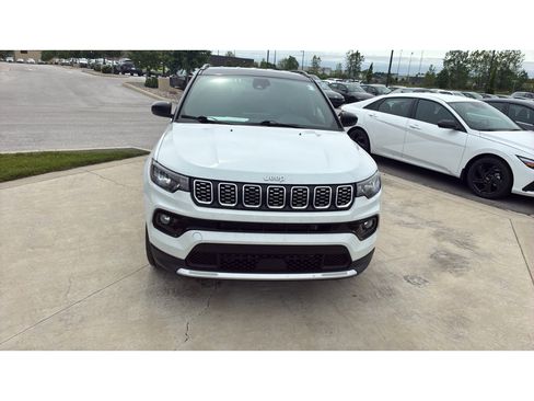 Used 2025 Jeep Compass Limited AWD/4WD image 9