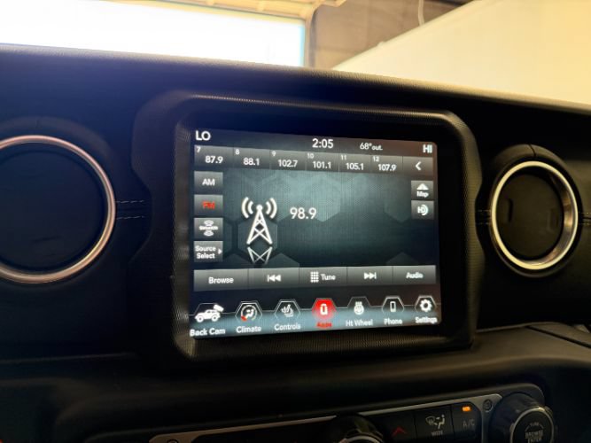 Used 2023 Jeep Wrangler Unlimited Sahara w/ Cold Weather Group AWD/4WD image 16