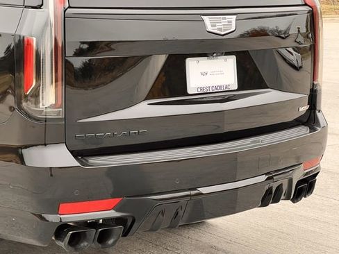 Used 2024 Cadillac Escalade V w/ LPO, ONYX Package image 8