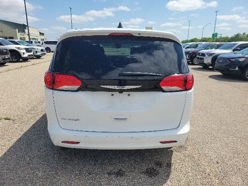 Used 2023 Chrysler Voyager LX FWD image 24