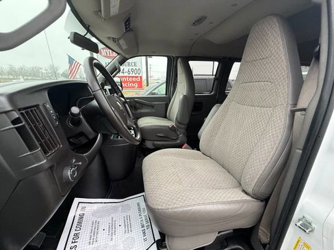 Used 2019 Chevrolet Express 3500 LS image 8