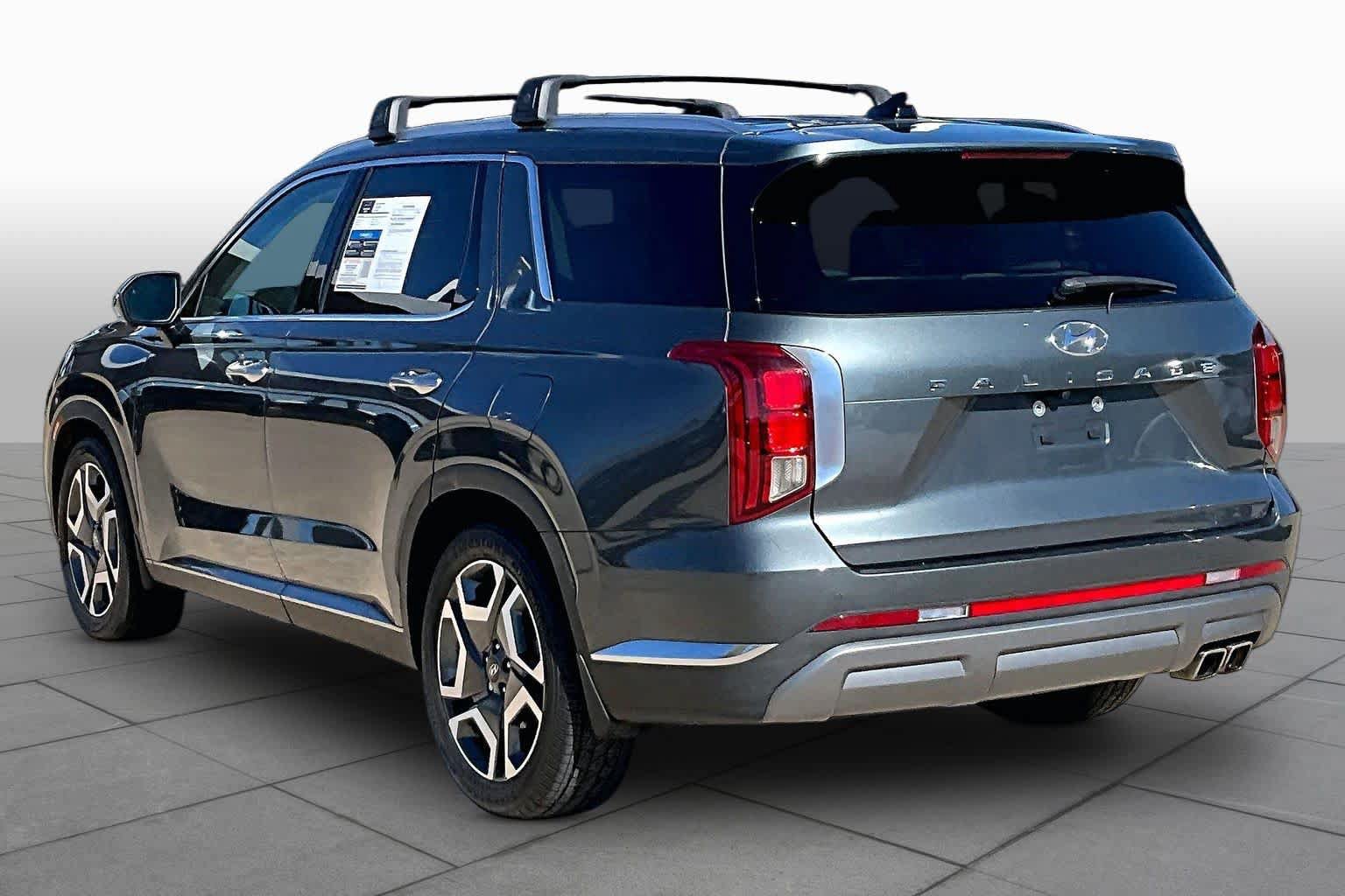 Used 2023 Hyundai Palisade Limited FWD image 9