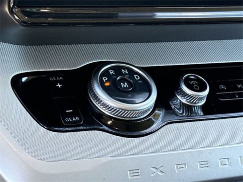 Used 2025 Ford Expedition Active image 33