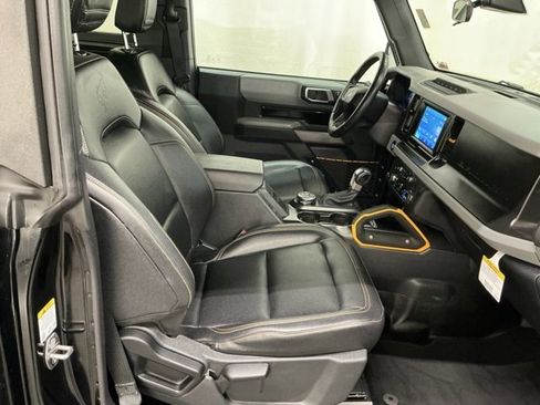 Used 2023 Ford Bronco Badlands image 19