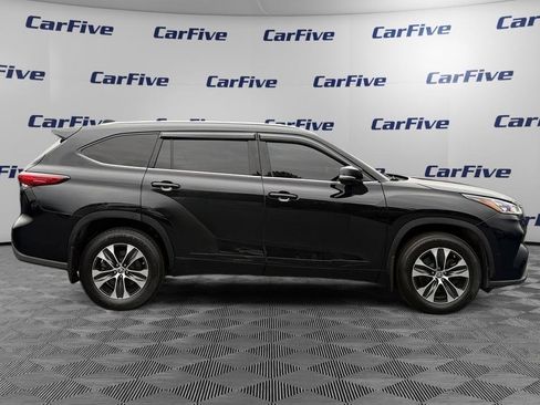 Used 2020 Toyota Highlander XLE AWD/4WD image 5