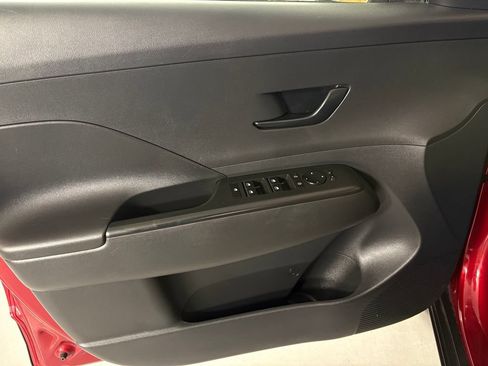 Used 2024 Hyundai Kona SE FWD image 14