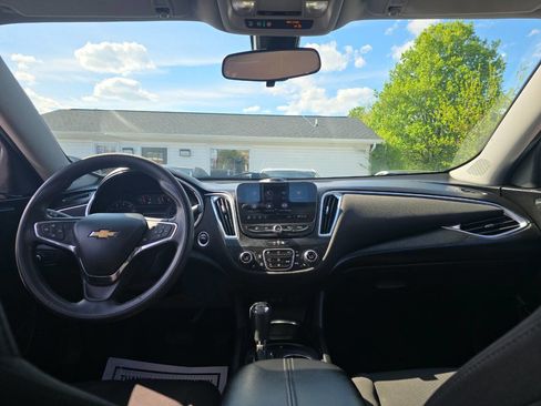 Used 2020 Chevrolet Malibu LT image 12