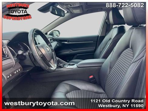 Used 2022 Toyota Camry SE w/ Cold Weather Package FWD image 17