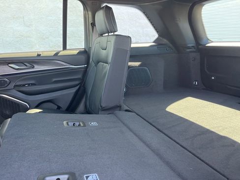 New 2025 Jeep Grand Cherokee Overland w/ Luxury Tech Group IV image 30