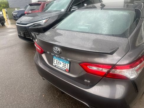 Used 2020 Toyota Camry SE FWD image 8