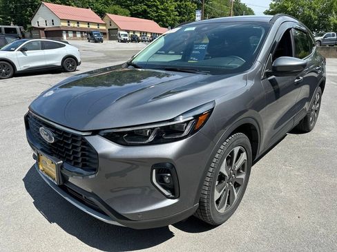 Used 2023 Ford Escape Platinum AWD/4WD image 9