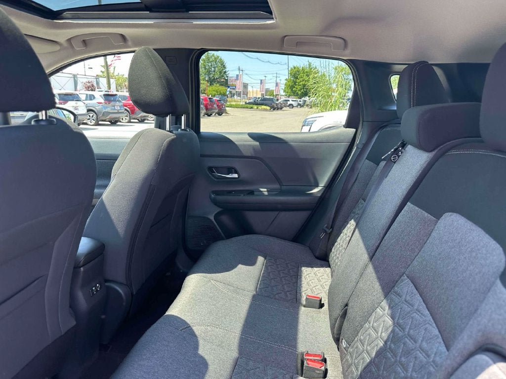 Certified 2025 Nissan Kicks SV w/ SV Premium Package AWD/4WD image 10