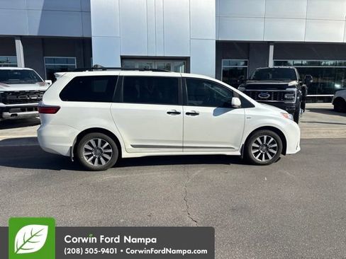 Used 2020 Toyota Sienna XLE w/ XLE Navigation Package AWD/4WD image 4