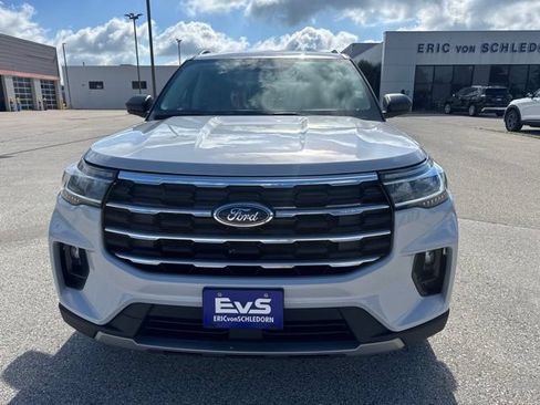 New 2026 Ford Explorer Active w/ Active Comfort Package AWD/4WD image 8