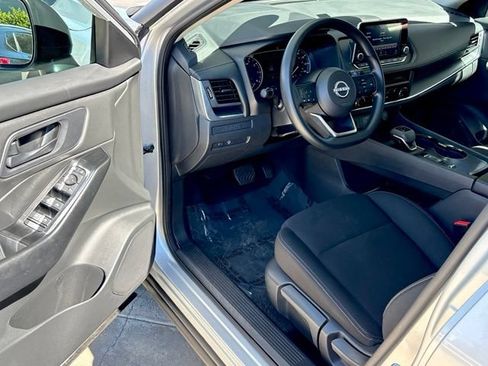 Used 2024 Nissan Rogue S FWD image 9