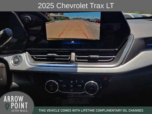 Used 2025 Chevrolet Trax LT FWD image 24