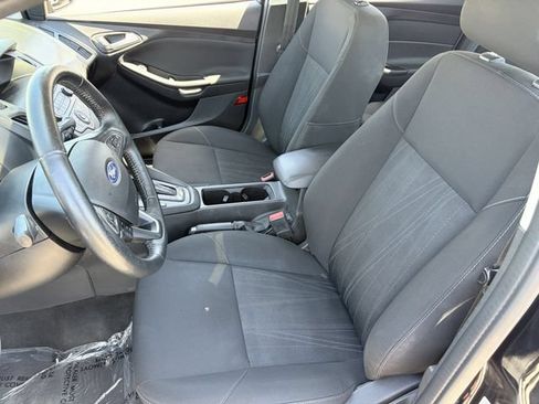 Used 2018 Ford Focus SE w/ Cold Weather Package FWD image 20
