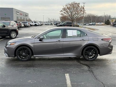 Used 2022 Toyota Camry XSE image 8