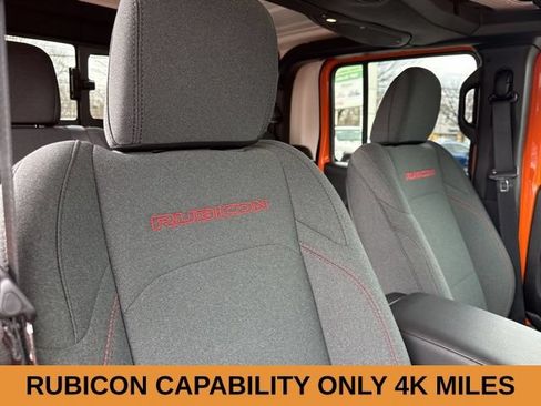 Used 2025 Jeep Gladiator Rubicon w/ Technology Group AWD/4WD image 32