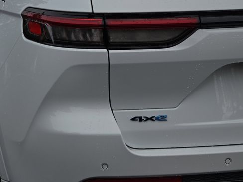 Used 2025 Jeep Grand Cherokee Limited 4xe image 40