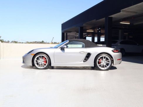 Certified 2022 Porsche 718 Boxster S RWD image 2