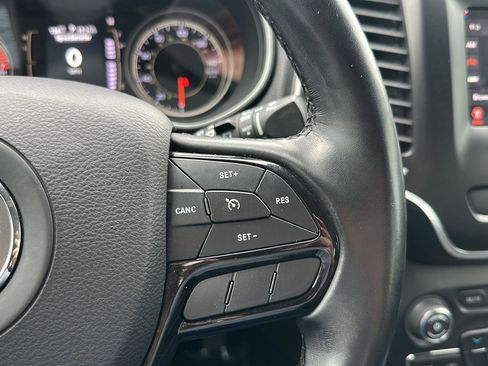 Used 2021 Jeep Cherokee Latitude Plus image 29