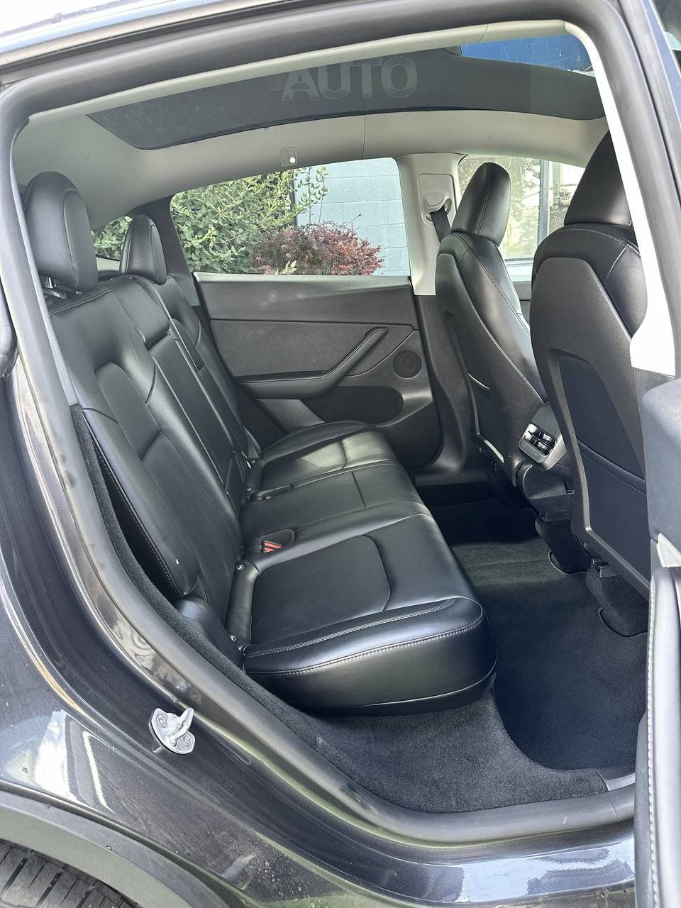 Used 2024 Tesla Model Y Long Range AWD/4WD image 22