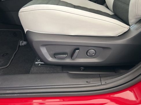 New 2025 Mitsubishi Outlander SE image 41