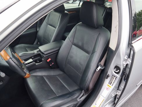 Used 2013 Lexus ES 300h w/ Luxury Pkg FWD image 2