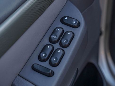 Used 2005 Ford Explorer Sport XLT image 32