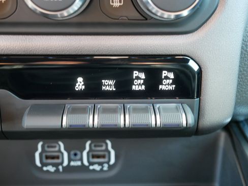 Used 2021 RAM 1500 Laramie w/ Sport Appearance Package AWD/4WD image 31