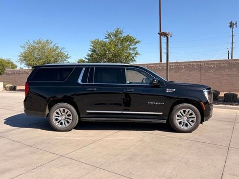 Used 2025 GMC Yukon XL Denali AWD/4WD image 3