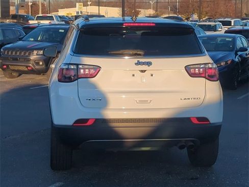 Used 2022 Jeep Compass Limited image 4