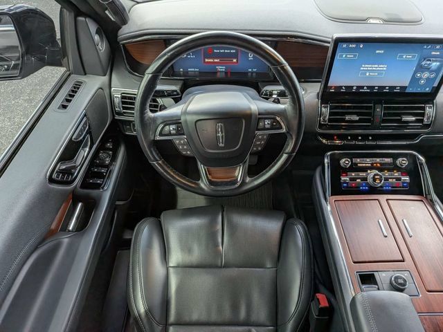 Used 2022 Lincoln Navigator 4WD image 17