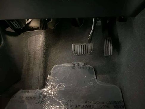 Used 2025 Volvo XC40 B5 Plus image 65