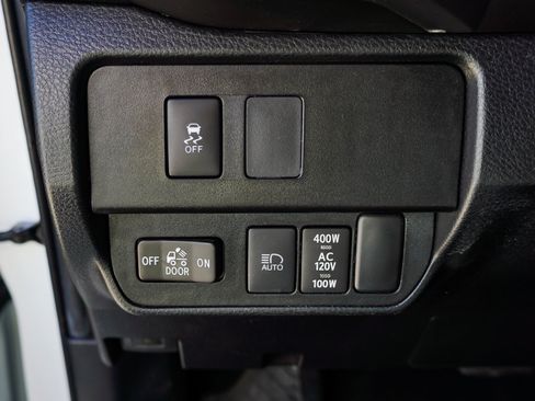 Used 2022 Toyota Tacoma TRD Off-Road w/ Technology Package AWD/4WD image 19