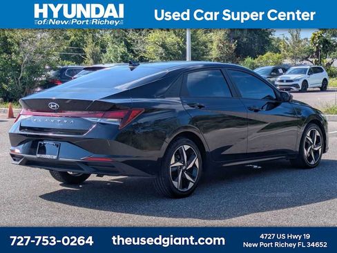 Used 2023 Hyundai Elantra SEL w/ Convenience Package FWD image 5