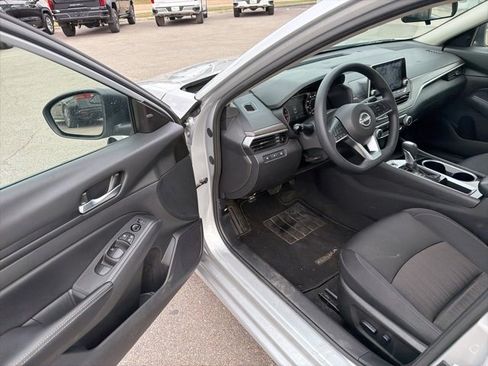 Used 2024 Nissan Altima 2.5 SV image 32