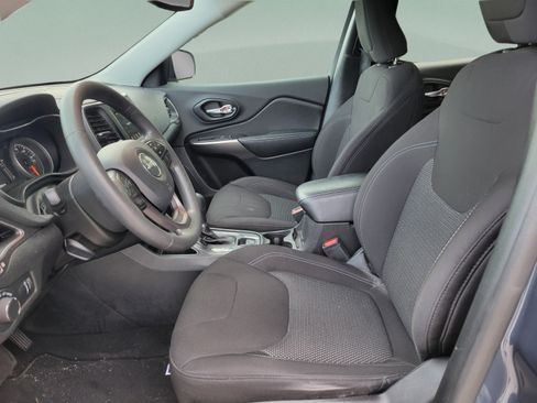Used 2021 Jeep Cherokee Latitude FWD image 19