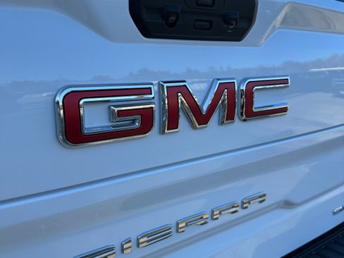 Used 2024 GMC Sierra 1500 SLT AWD/4WD image 32