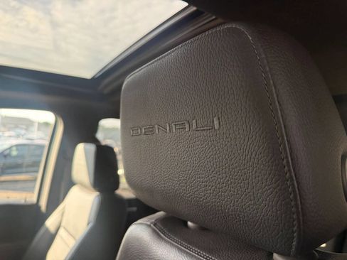 Used 2020 GMC Sierra 2500 Denali w/ Denali Ultimate Package AWD/4WD image 17