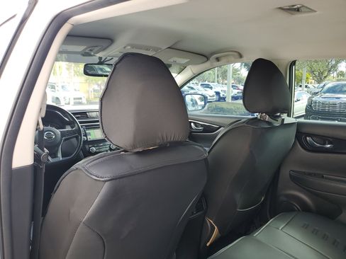 Used 2017 Nissan Rogue Sport SV w/ SV Premium Package image 11