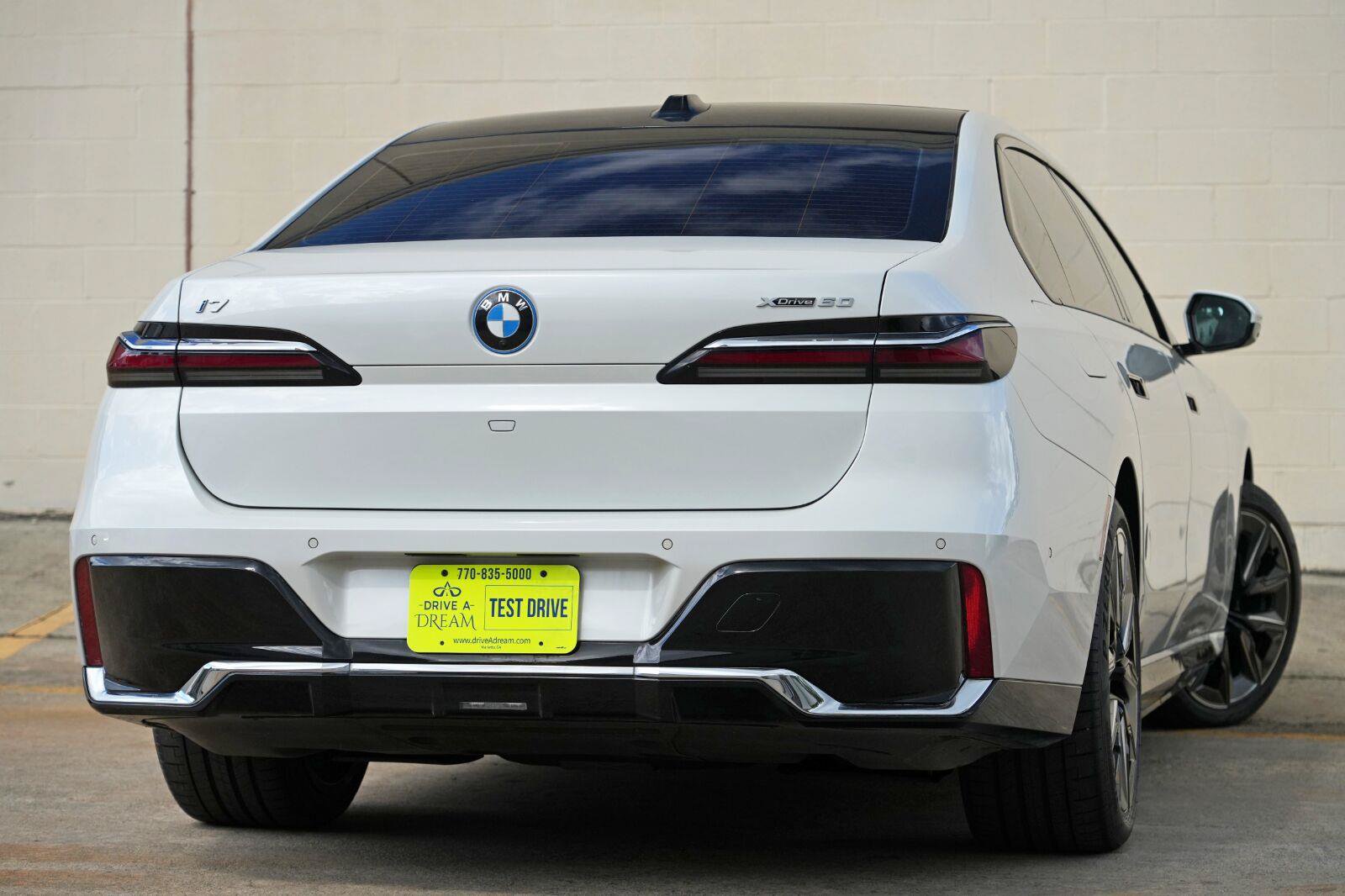 Used 2023 BMW i7 xDrive60 w/ Executive Package 2 AWD/4WD image 5