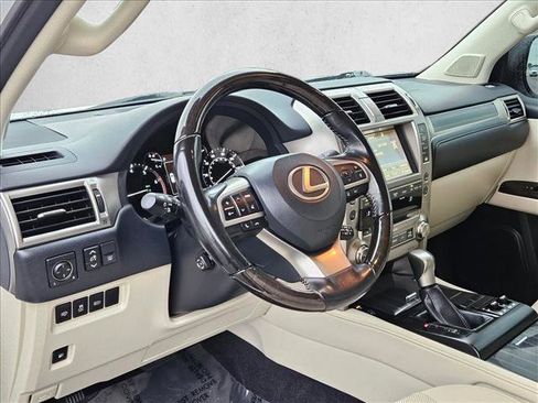 Used 2020 Lexus GX 460 Premium w/ Premium Package AWD/4WD image 10