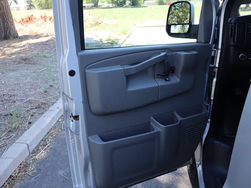 Used 2016 Chevrolet Express 3500 LT w/ LT Preferred Equipment Group RWD image 24
