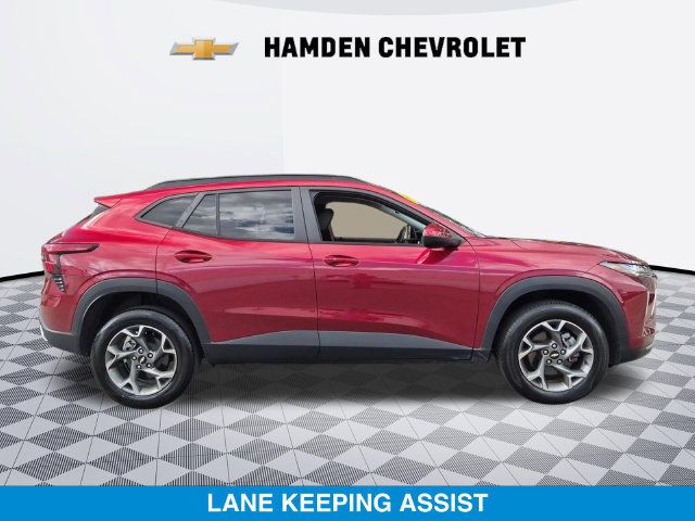 Used 2024 Chevrolet Trax LT w/ Driver Confidence Package FWD image 2