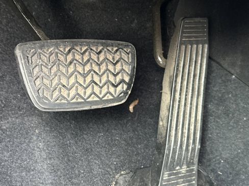 Used 2021 Toyota Highlander LE image 43