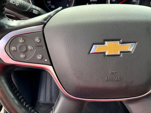 Used 2021 Chevrolet Traverse LT FWD image 24
